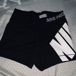🖤Nike pro shorts